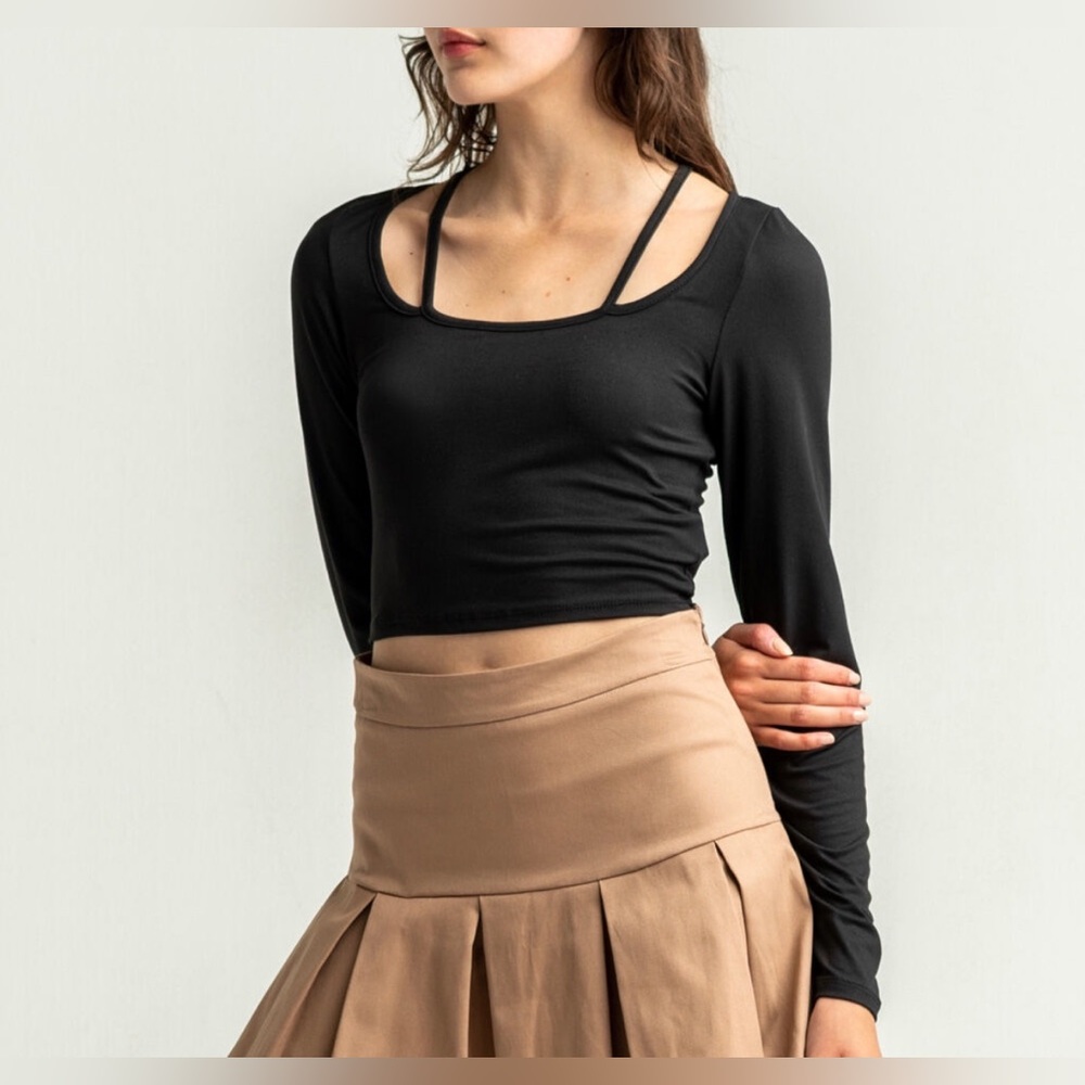 LE LIS || Long Sleeve Cropped Cold-Shoulder Strappy Top in Black - SZ Small